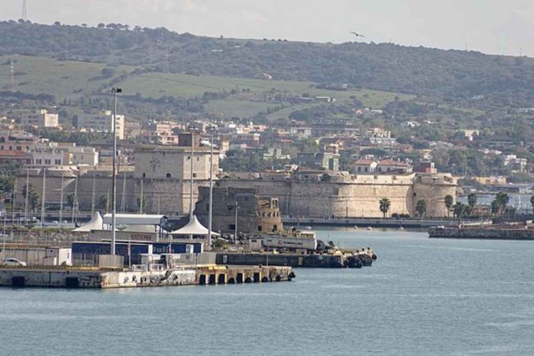 Porto di Civitavecchia, record vicino