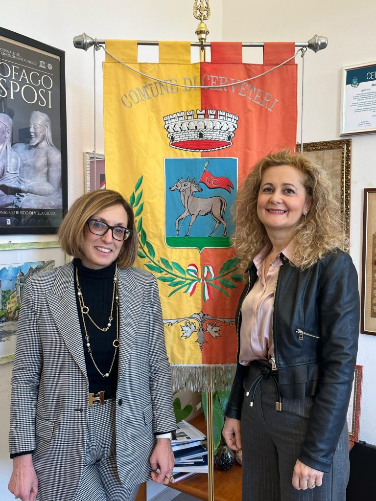 Foto Segretario Generale e Sindaco Elena Gubetti