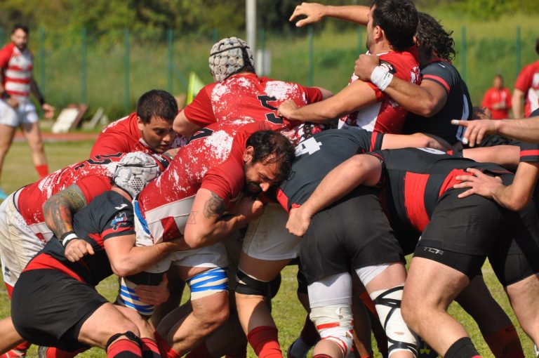Rugby Civitavecchia in azione in maul