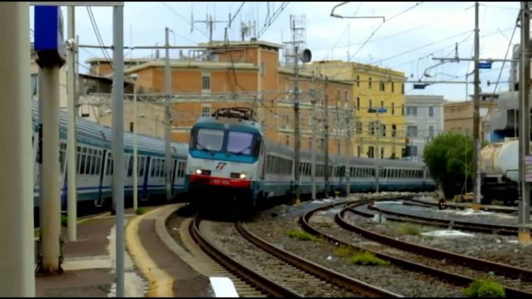 treni stazione cv
