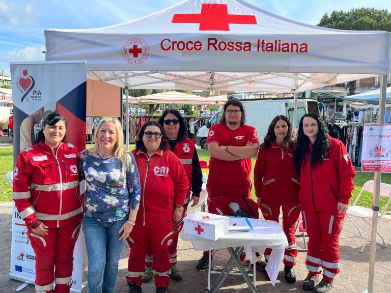 1_Foto principale croce rossa con consigliera prosperi