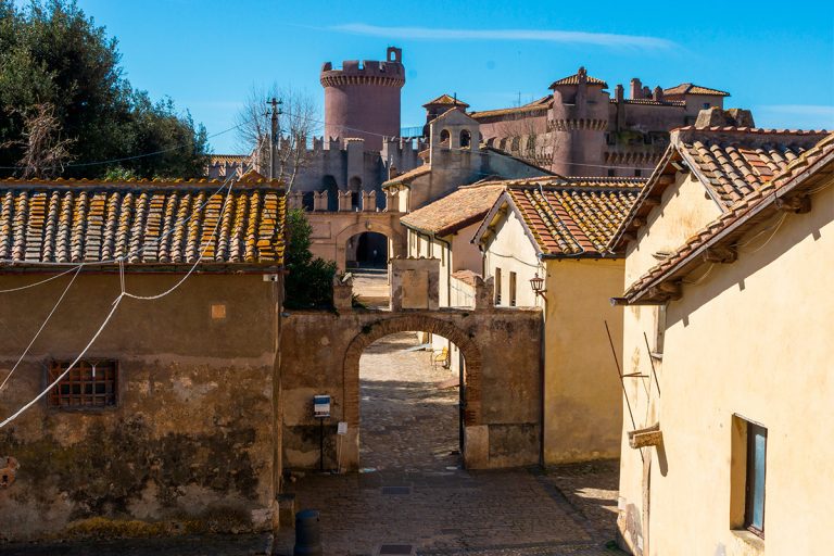 interno castello santa severa