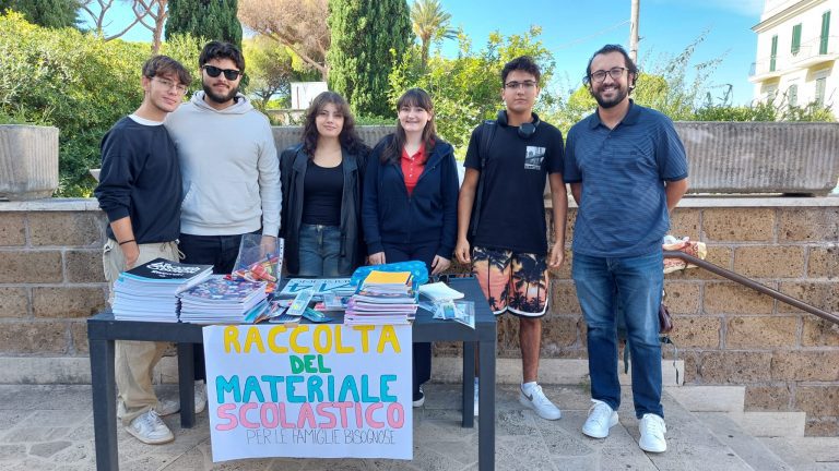 raccolta materiale scolastico