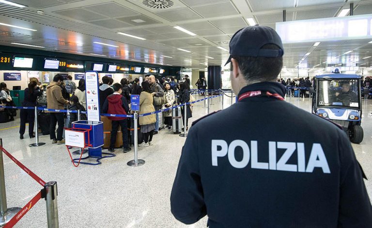 Controlli di sicurezza all'aeroporto di Fiumicino