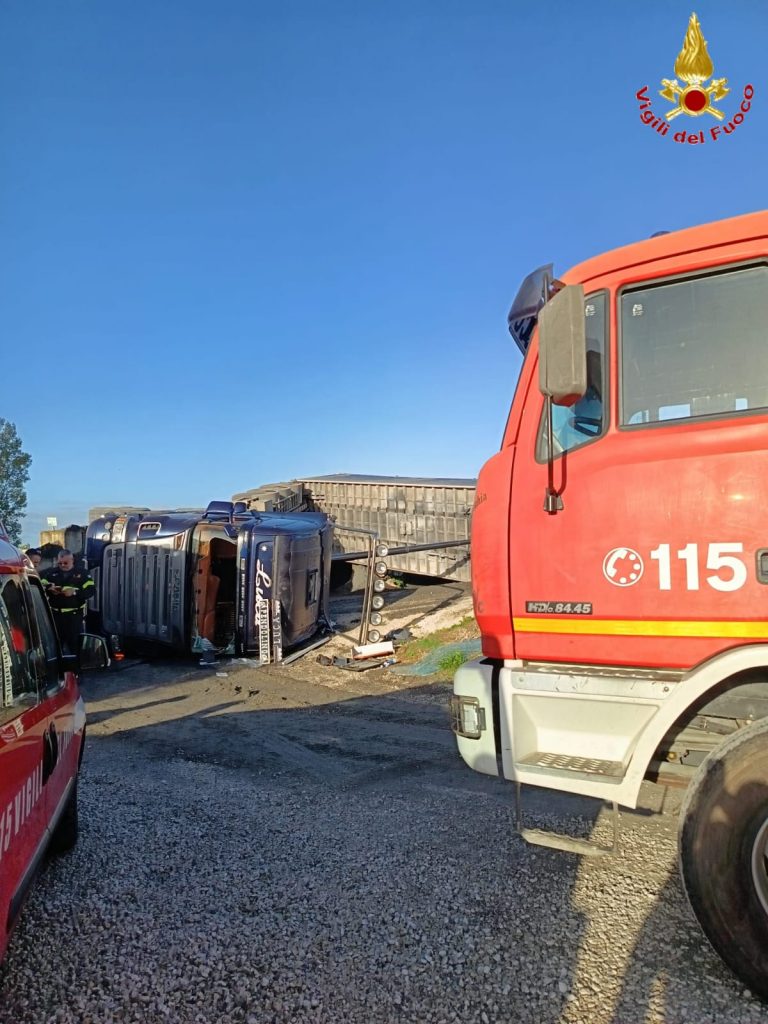 camion ribalatato cerveteri settevene palo