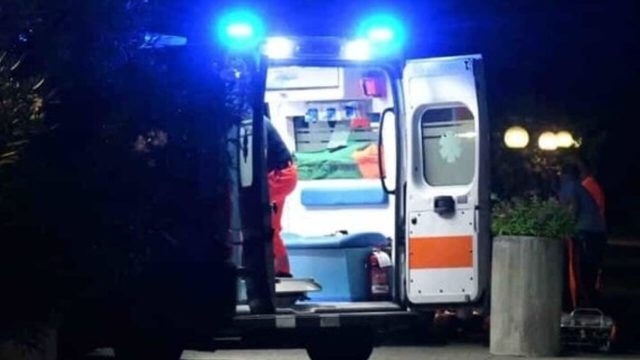 Ambulanza notte generica -3