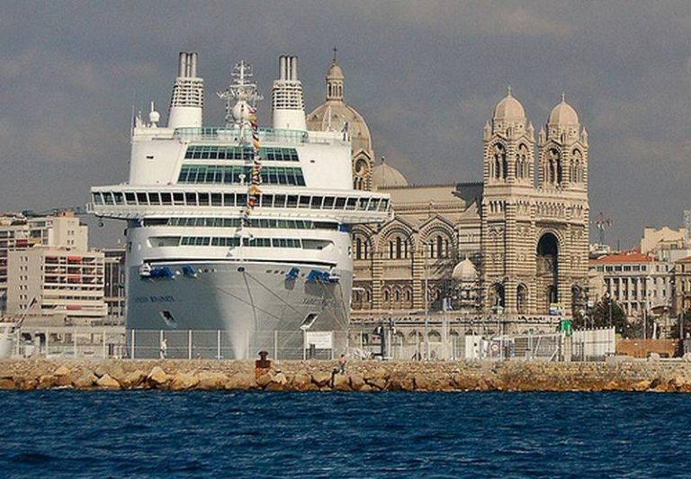 nave porto marsiglia