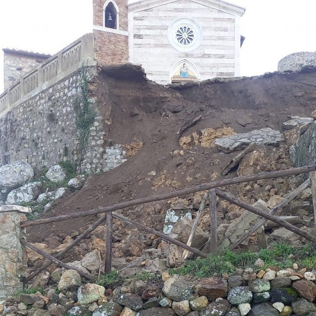 rocca tolfa smottamento