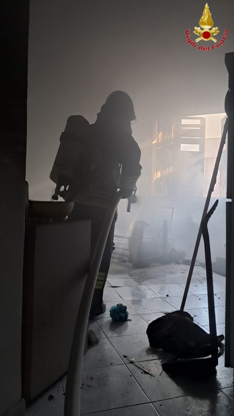 vvf cv incendio in casa
