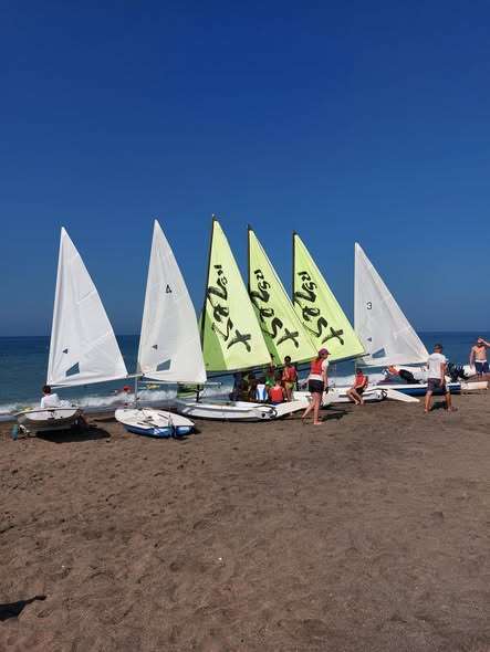 foto barche vela a terra