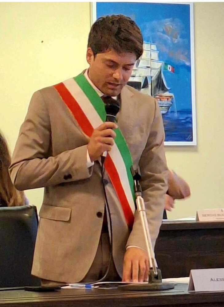 il primo Consiglio comunale di Alessio Manuelli: giuramento, aula gremita e prime intese istituzionali