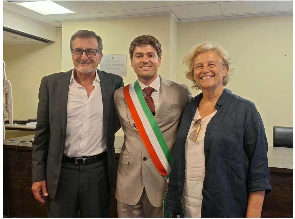 il primo Consiglio comunale di Alessio Manuelli: giuramento, aula gremita e prime intese istituzionali