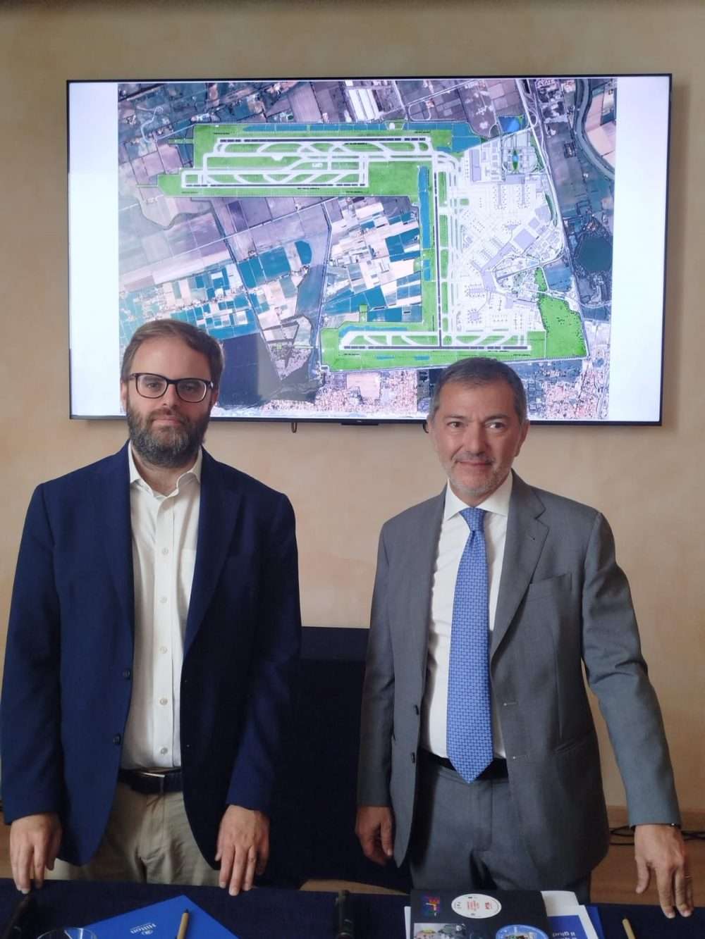 il sondaggio Youtrend promuove aeroporto e piano di sviluppo: cittadini favorevoli alla crescita dello scalo