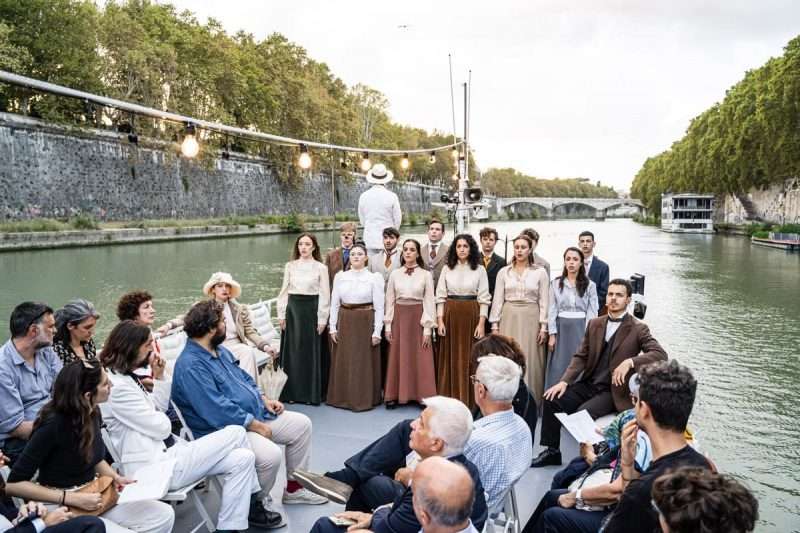 Fitzcarraldo sul Tevere: Roma diventa teatro