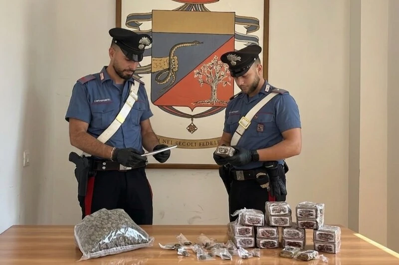 Ladispoli, donna trovata chiusa a chiave in una stanza: il drammatico blitz dei Carabinieri