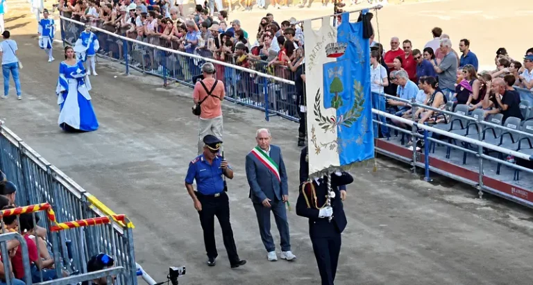 Allumiere, il Palio va avanti dopo la tragedia: sui social esplode la protesta