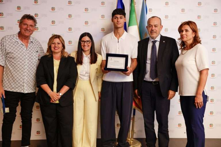 Regione Lazio, riconoscimento a Denis Sguera: a 17 anni ha salvato otto persone
