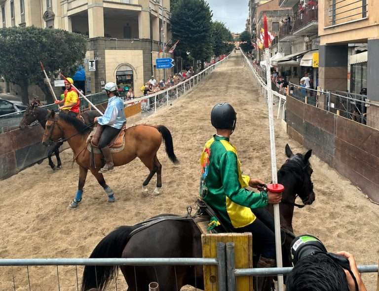 Drappo dei Rioni, trionfo della Sughera a Tolfa