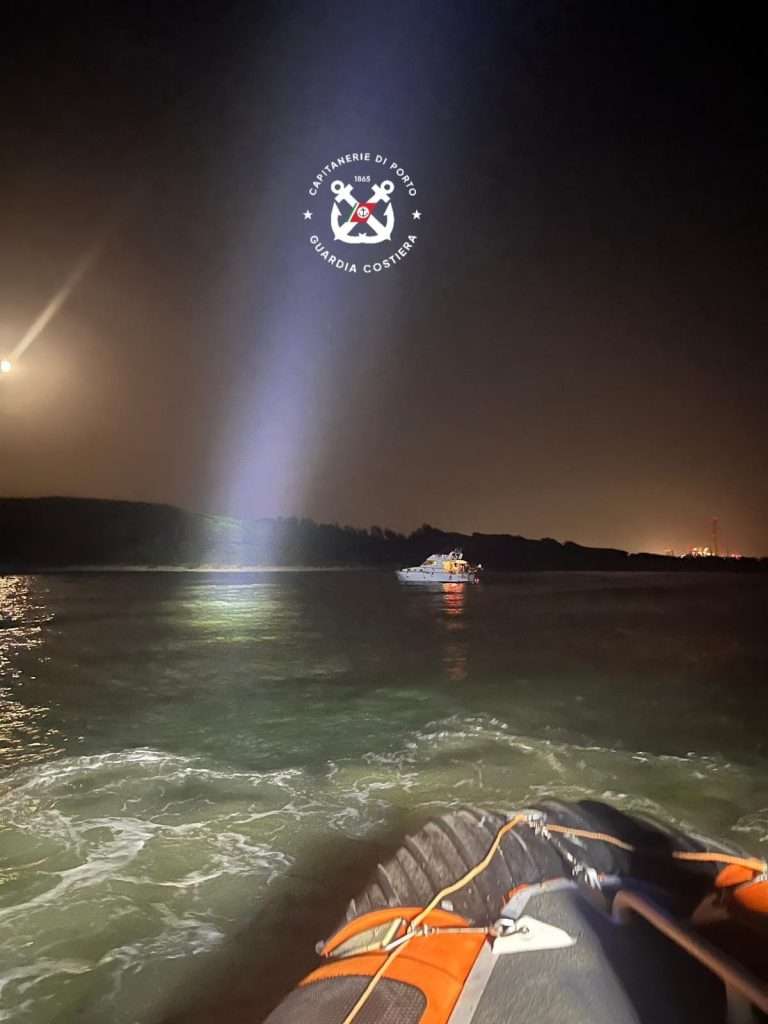 Civitavecchia, soccorso in mare: la Guardia Costiera salva 5 persone