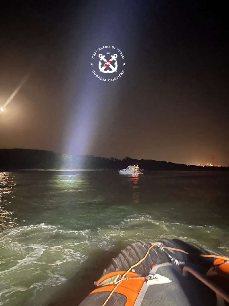 Civitavecchia, soccorso in mare: la Guardia Costiera salva 5 persone