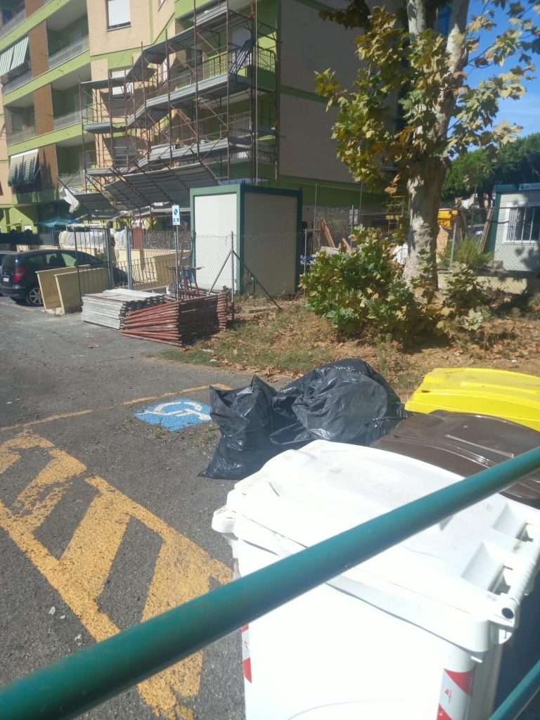 Civitavecchia, sacchi neri a Campo dell’Oro: erano rifiuti edili