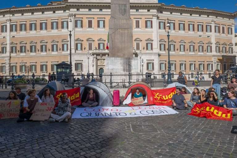 Montecitorio, gli universitari protestano contro il caro affitti