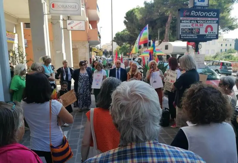 Santa Marinella, la manifestazione per la pace unisce la città. Chegia: «Una risposta che ci dà speranza»