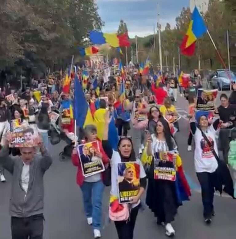 Roma, manifestazione della comunità romena per la democrazia